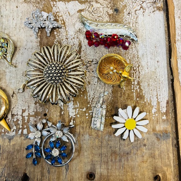 Vintage Brooch Lot Mixed Metal Flowers Abstract Rhinestone Enamel Pins - Picture 2 of 7